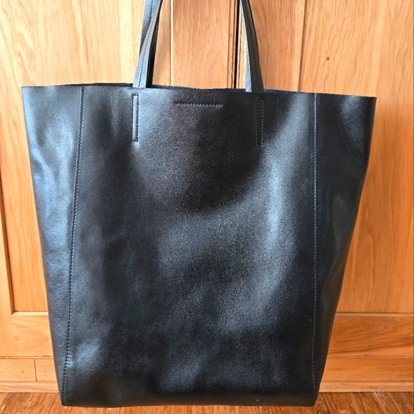 Banana Republic Accessories - Banana Republic Black Leather Handbag Ashbury Tote